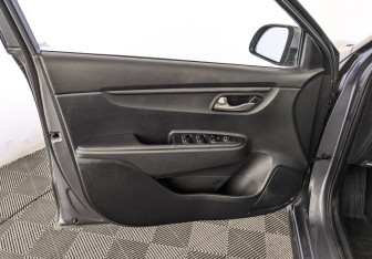 Подержанный автомобиль Kia Rio Hatchback 2019 года (19 фото)