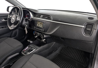 Подержанный автомобиль Kia Rio Hatchback 2021 года (12 фото)