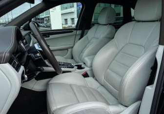 Подержанный автомобиль Porsche Macan 2021 года (15 фото)