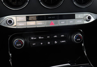 Подержанный автомобиль Kia Stinger 2019 года (16 фото)