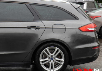 Подержанный автомобиль Ford Mondeo Wagon 2019 года (19 фото)