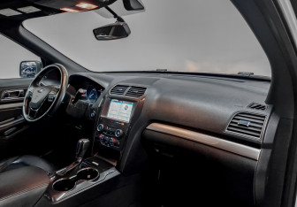 Подержанный автомобиль Ford Explorer 2019 года (11 фото)