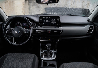 Подержанный автомобиль Kia Seltos 2021 года (9 фото)