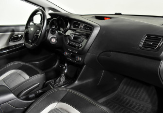 Подержанный автомобиль Kia Ceed Wagon 2013 года (8 фото)