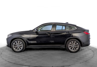 Подержанный автомобиль BMW X4 2020 года (8 фото)