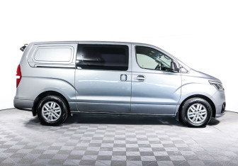 Подержанный автомобиль Hyundai Grand Starex 2018 года (4 фото)