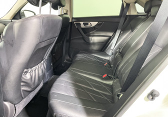 Подержанный автомобиль Infiniti FX 2013 года (10 фото)