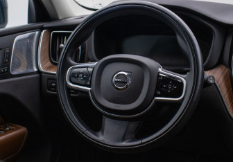 Подержанный автомобиль Volvo XC60 2018 года (15 фото)