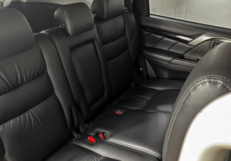 Подержанный автомобиль Mitsubishi Pajero Sport 2017 года (9 фото)