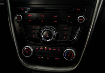 Подержанный автомобиль FAW Besturn X80 2018 года (13 фото)