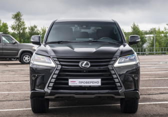 Подержанный автомобиль Lexus LX 2018 года (2 фото)