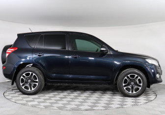 Подержанный автомобиль Toyota RAV4 2010 года (4 фото)