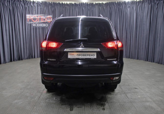 Подержанный автомобиль Mitsubishi Pajero Sport 2014 года (6 фото)