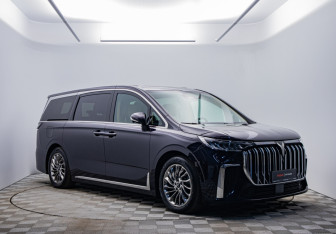 Подержанный автомобиль Voyah Dream 2023 года (3 фото)