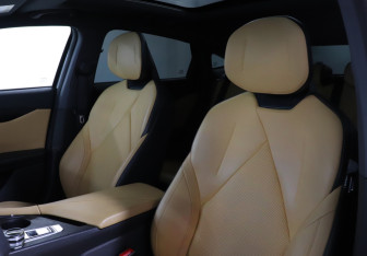 Подержанный автомобиль Changan UNI-V 2023 года (18 фото)