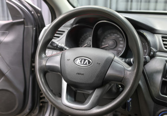 Подержанный автомобиль Kia Rio Sedan 2012 года (14 фото)