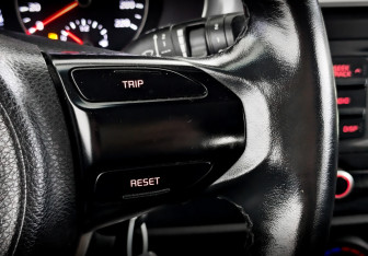 Подержанный автомобиль Kia Rio Hatchback 2021 года (27 фото)