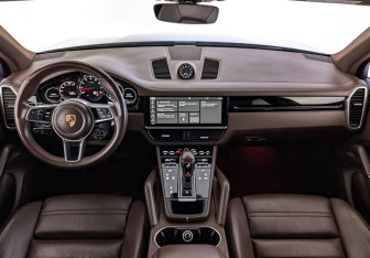 Подержанный автомобиль Porsche Cayenne 2018 года (14 фото)