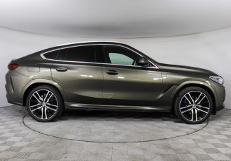 Подержанный автомобиль BMW X6 2021 года (6 фото)