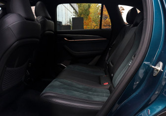 Подержанный автомобиль Geely Monjaro 2023 года (10 фото)