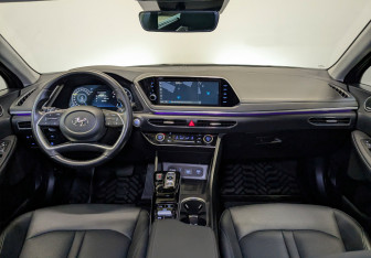 Подержанный автомобиль Hyundai Sonata 2022 года (14 фото)