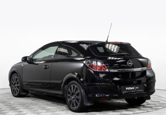 Подержанный автомобиль Opel Astra Hatchback 2008 года (4 фото)