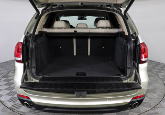 Подержанный автомобиль BMW X5 2016 года (9 фото)
