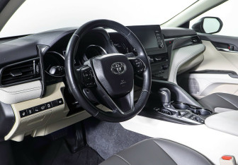 Подержанный автомобиль Toyota Camry Sedan 2022 года (11 фото)