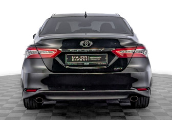 Подержанный автомобиль Toyota Camry Sedan 2022 года (6 фото)
