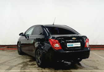 Подержанный автомобиль Chevrolet Aveo Sedan 2014 года (7 фото)