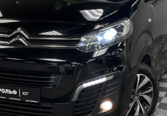 Подержанный автомобиль Citroen SpaceTourer 2018 года (26 фото)