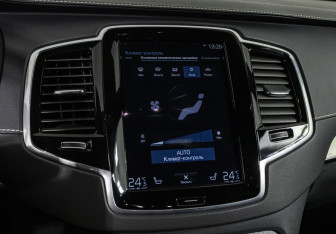 Подержанный автомобиль Volvo XC90 2021 года (18 фото)