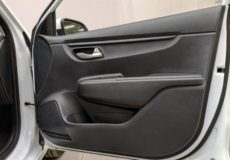 Подержанный автомобиль Kia Rio Sedan 2020 года (23 фото)