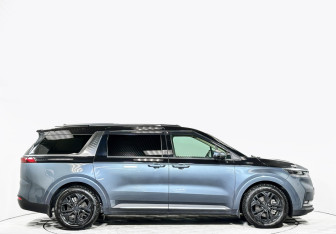 Подержанный автомобиль Kia Carnival 2021 года (4 фото)
