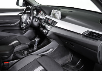 Подержанный автомобиль BMW X1 2015 года (11 фото)