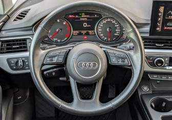 Подержанный автомобиль Audi A4 Sedan 2021 года (21 фото)