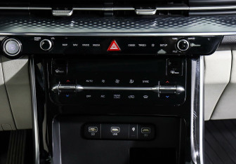 Подержанный автомобиль Kia Carnival 2021 года (13 фото)