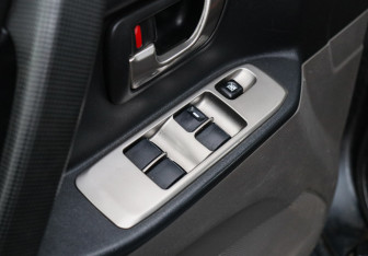 Подержанный автомобиль Mitsubishi Pajero 2005 года (16 фото)