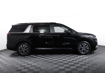 Подержанный автомобиль Kia Carnival 2021 года (4 фото)