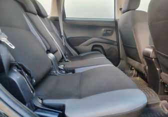 Подержанный автомобиль Mitsubishi Outlander 2011 года (11 фото)