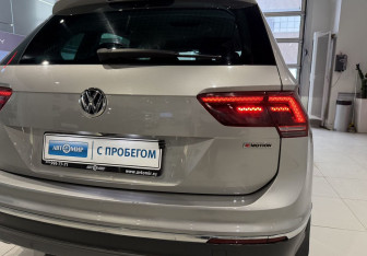 Подержанный автомобиль Volkswagen Tiguan 2019 года (8 фото)