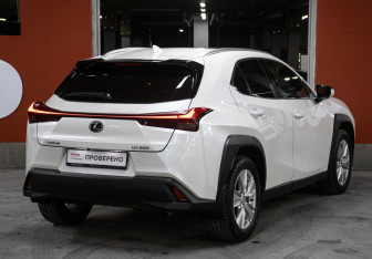 Подержанный автомобиль Lexus UX 2021 года (5 фото)