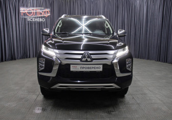 Подержанный автомобиль Mitsubishi Montero Sport 2023 года (2 фото)