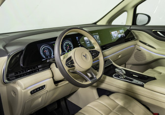 Подержанный автомобиль Voyah Dream 2023 года (10 фото)