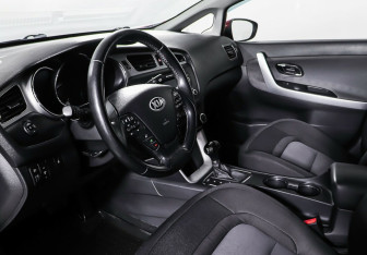 Подержанный автомобиль Kia Ceed Wagon 2013 года (12 фото)