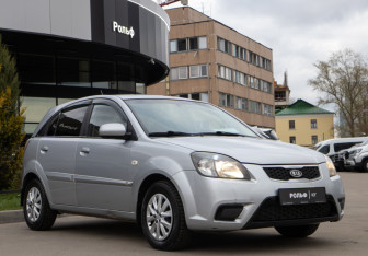 Подержанный автомобиль Kia Rio Hatchback 2010 года (2 фото)
