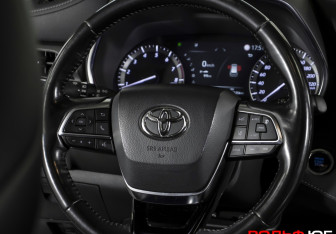 Подержанный автомобиль Toyota Highlander 2021 года (15 фото)