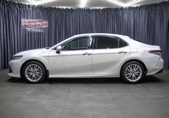 Подержанный автомобиль Toyota Camry Sedan 2020 года (8 фото)