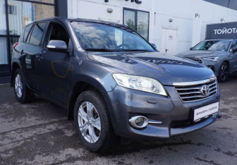 Подержанный автомобиль Toyota RAV4 2010 года (3 фото)