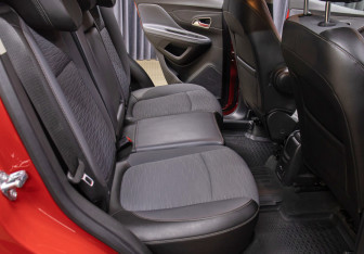 Подержанный автомобиль Opel Mokka 2015 года (12 фото)